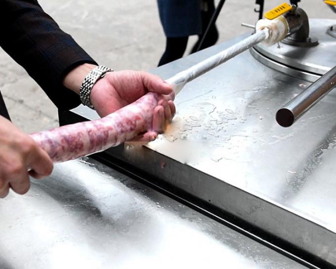 Handelshühnerwurst, die Maschinen-Wurst-Material-Füllmaschine herstellt