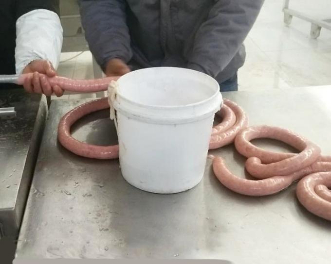 Handelshühnerwurst, die Maschinen-Wurst-Material-Füllmaschine herstellt