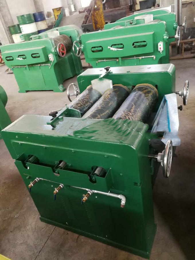 Drei Rollen-dreifache Rollen-Schleifmaschine-oder Schokoladen-Schleifer-Ink Roll Dyeing-Maschine 1