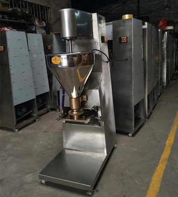 Schneidemaschine-Fleisch-Ball der Fisch-150kg/H und des Fleisches, der Maschine herstellt