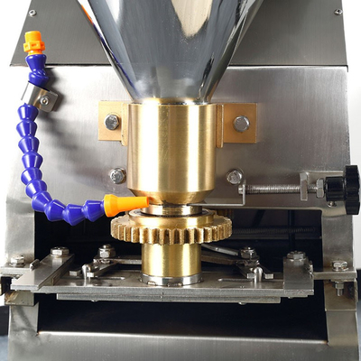 Schneidemaschine-Fleisch-Ball der Fisch-150kg/H und des Fleisches, der Maschine herstellt